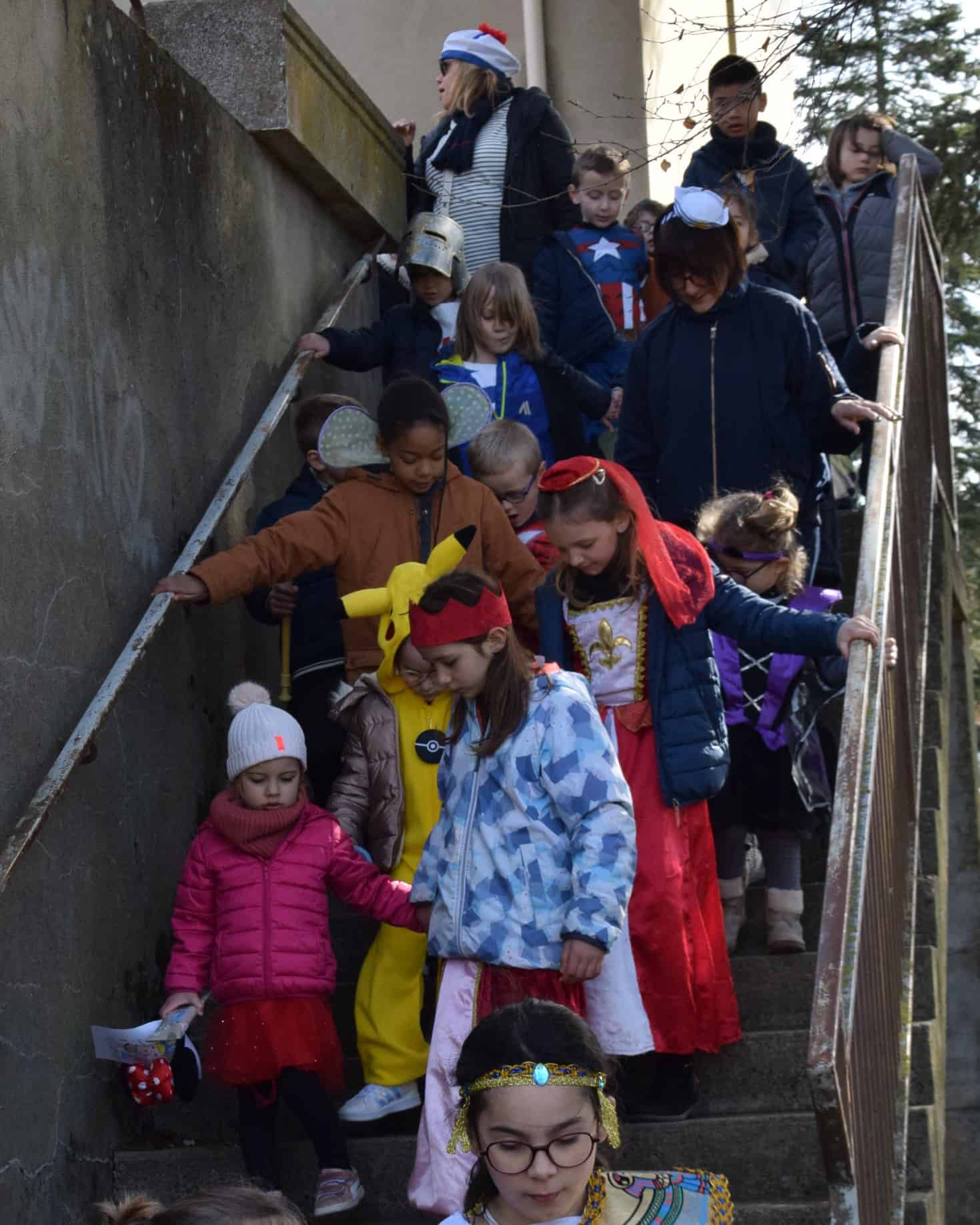 Saint Symphorien sur Coise L école Champagnat défile dans les rues du